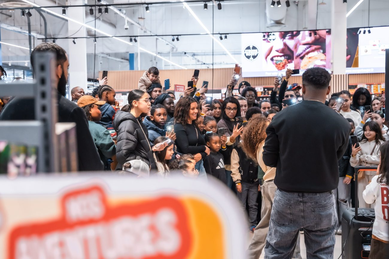 L'énergie de la foule face au créateur